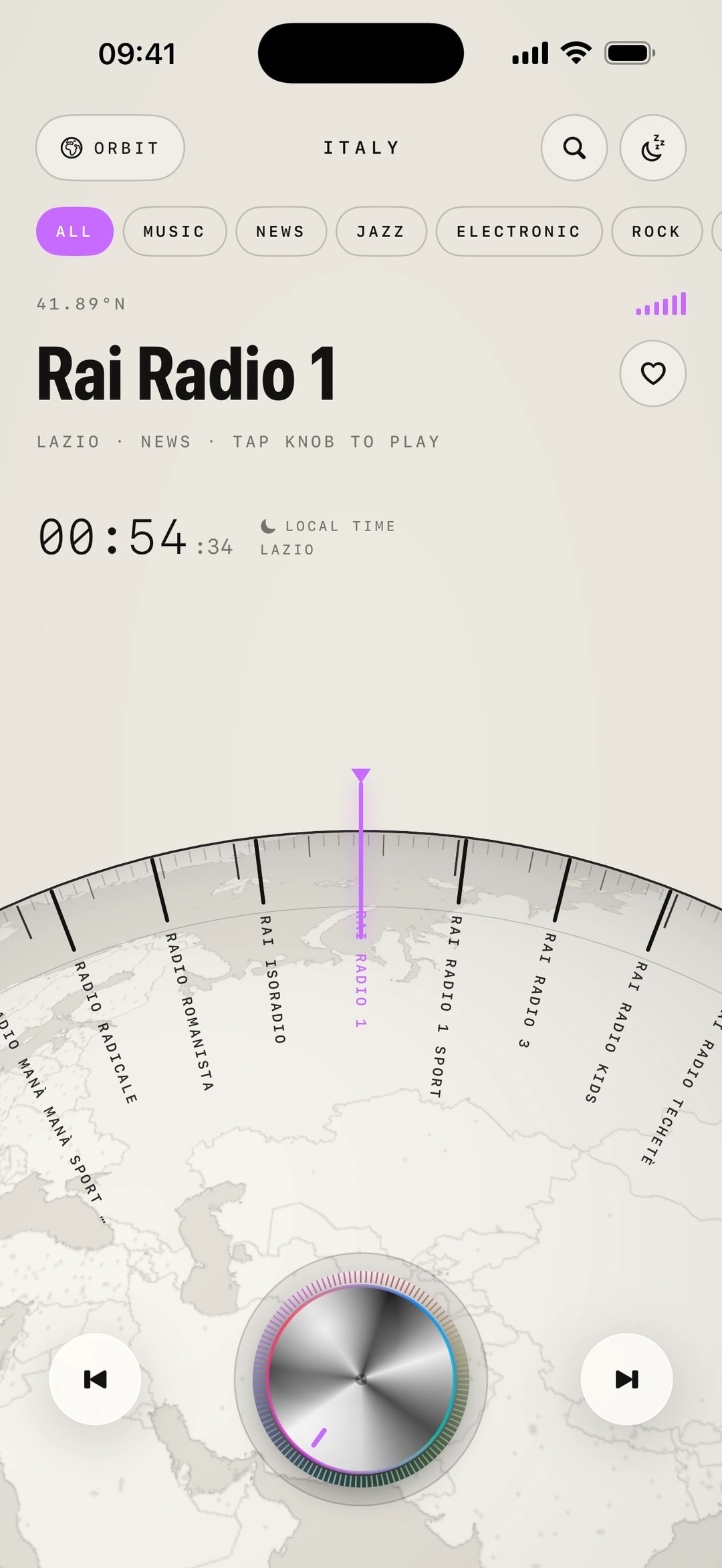 Meridian Radio tuner in the Chrome skin and light theme: Rai Radio 1 in Lazio, Italy, with a violet needle