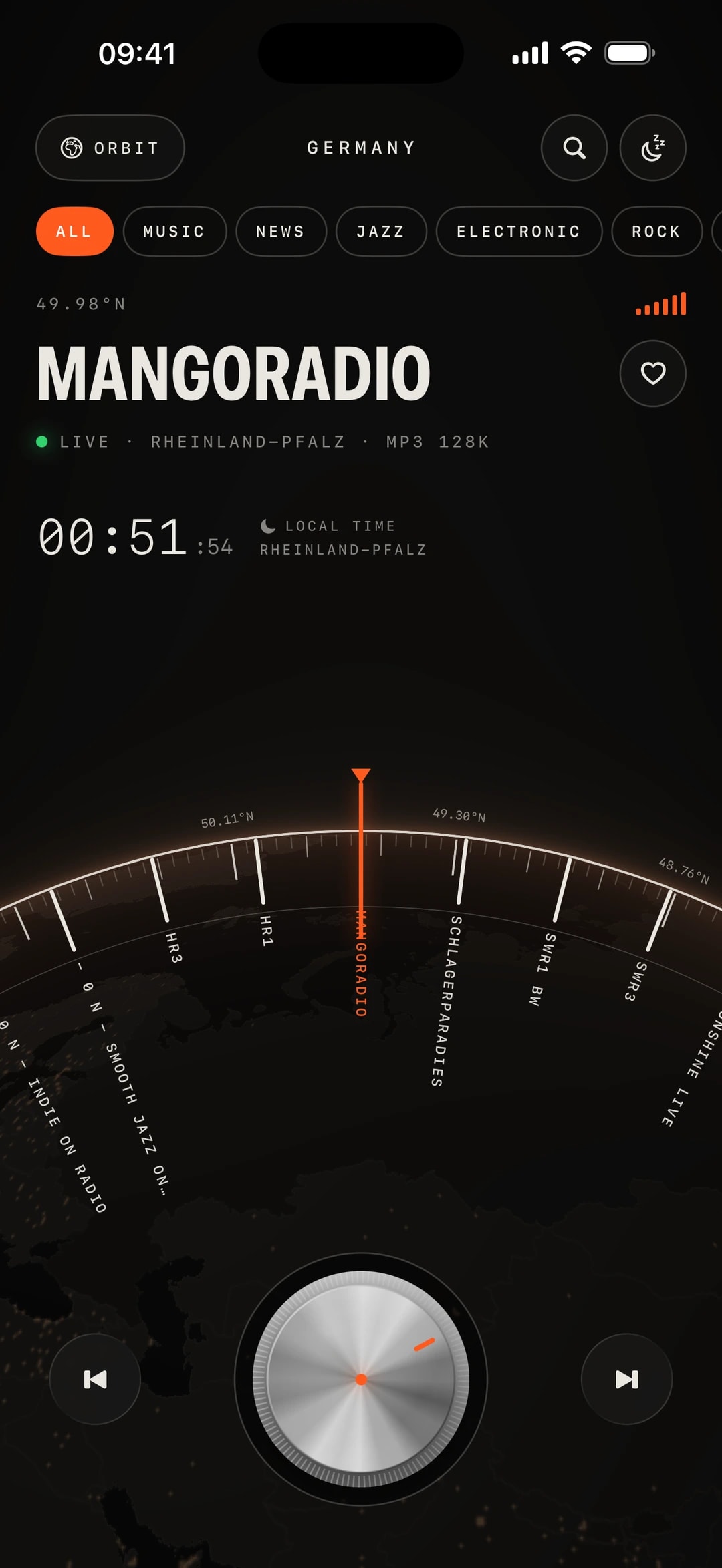 Meridian Radio tuner on iPhone: the horizon has become an engraved dial with German stations, Mangoradio under the needle, live, with its local time